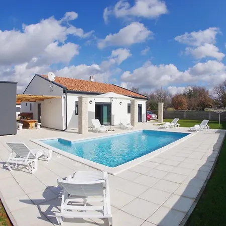 Beautiful With Private Pool On Peaceful Location, Village Sveti Kirin Vodnjan