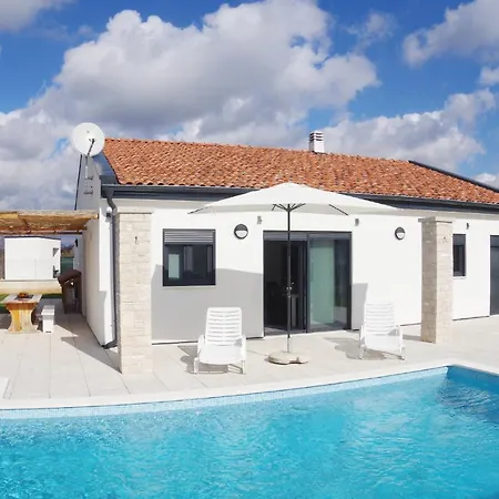 Beautiful With Private Pool On Peaceful Location, Village Sveti Kirin Villa *