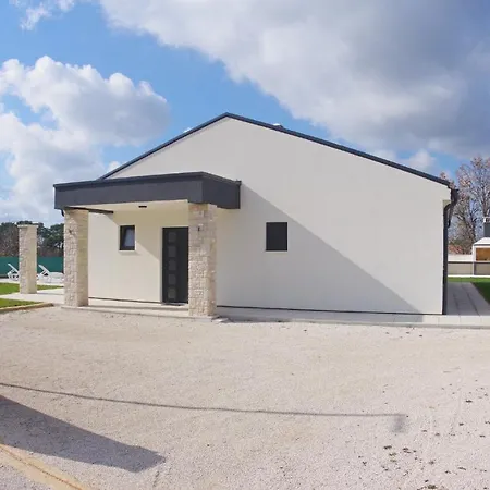 Beautiful With Private Pool On Peaceful Location, Village Sveti Kirin *