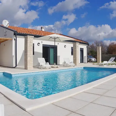 Villa Beautiful With Private Pool On Peaceful Location, Village Sveti Kirin Vodnjan